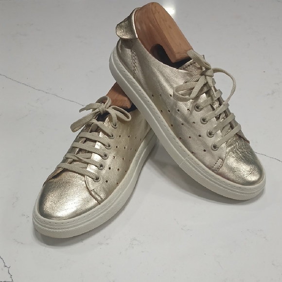 darkwood Shoes - Gold Women's Sneakers By Darkwood, Sz8 , Leather Super Soft, Pre-owned